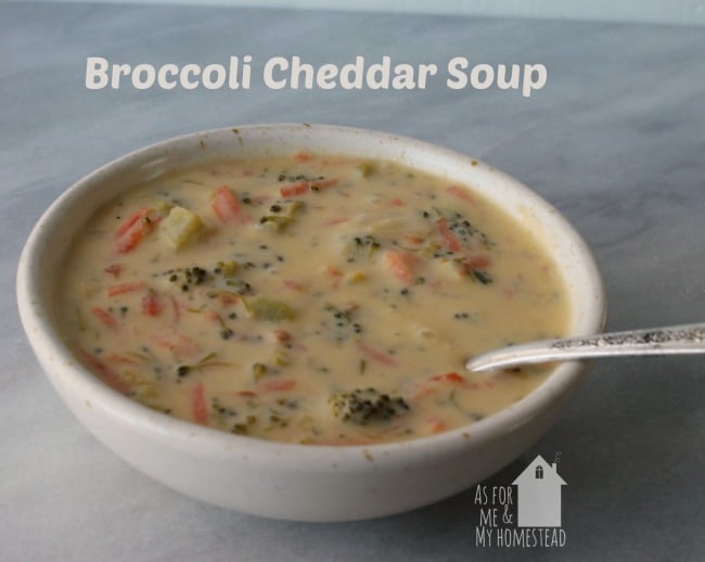 Delicious and creamy broccoli cheddar soup made with no processed cheese. Just tasty, real ingredients.